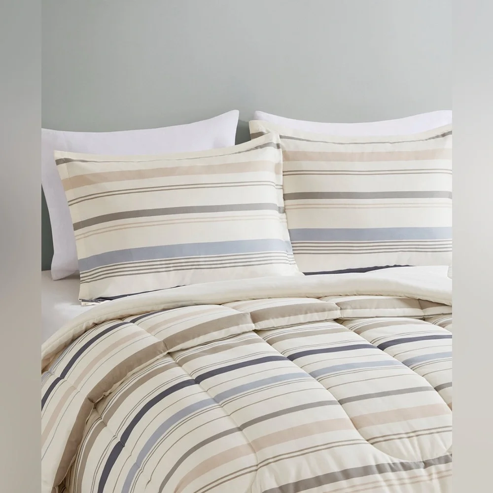 New - In Original Pkg. Reversible King Size Quilt and Sham Bedding Set